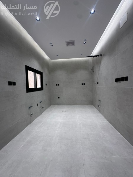 Photo by Daniel J. Schwarz